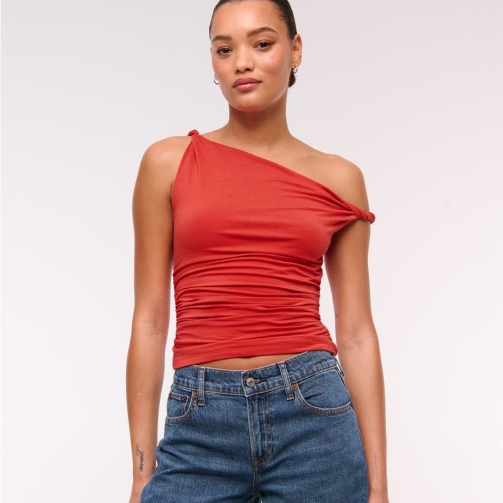 Abercrombie & Fitch Assymetricl Twist Top